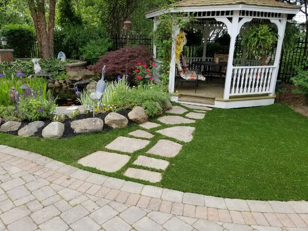 Synthetic Grass with Walkway
